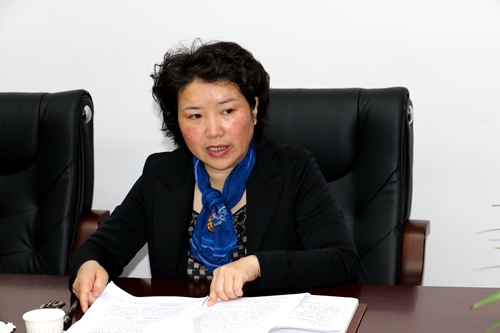 州编办开展中心组理论学习暨道德讲堂活动